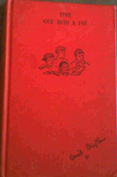 Blyton, Enid .. Five Get Into A Fix
